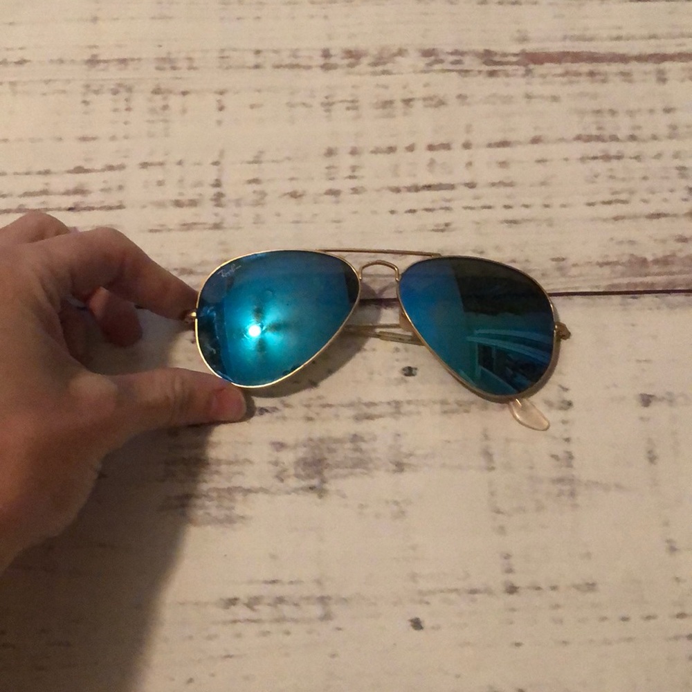 Blue ray-bans